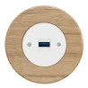 OBZOR RETRO baltas USB lizdas su krovimo funkcija ir ąžuolo rėmeliu